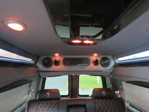 Used 2022 GMC Savana 2500 Extended image 9