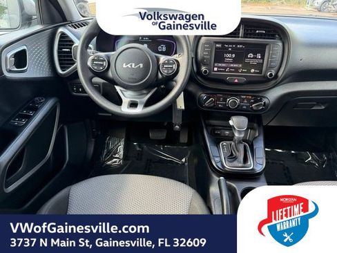 Used 2025 Kia Soul LX w/ LX Technology Package FWD image 13