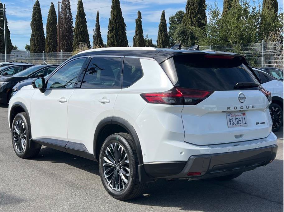 Used 2025 Nissan Rogue SL w/ Tech Package AWD/4WD image 6