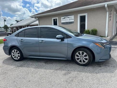 Used 2020 Toyota Corolla LE FWD image 4