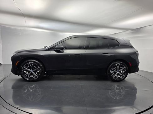Used 2024 BMW iX xDrive50 w/ Sport Package AWD/4WD image 7