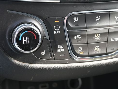 Used 2021 Chevrolet Equinox LT image 22