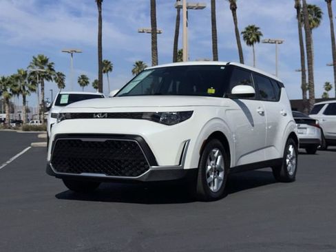 Used 2024 Kia Soul LX w/ Option Group 015 FWD image 1