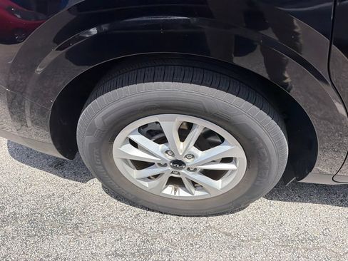 Used 2024 Kia Carnival LX FWD image 14