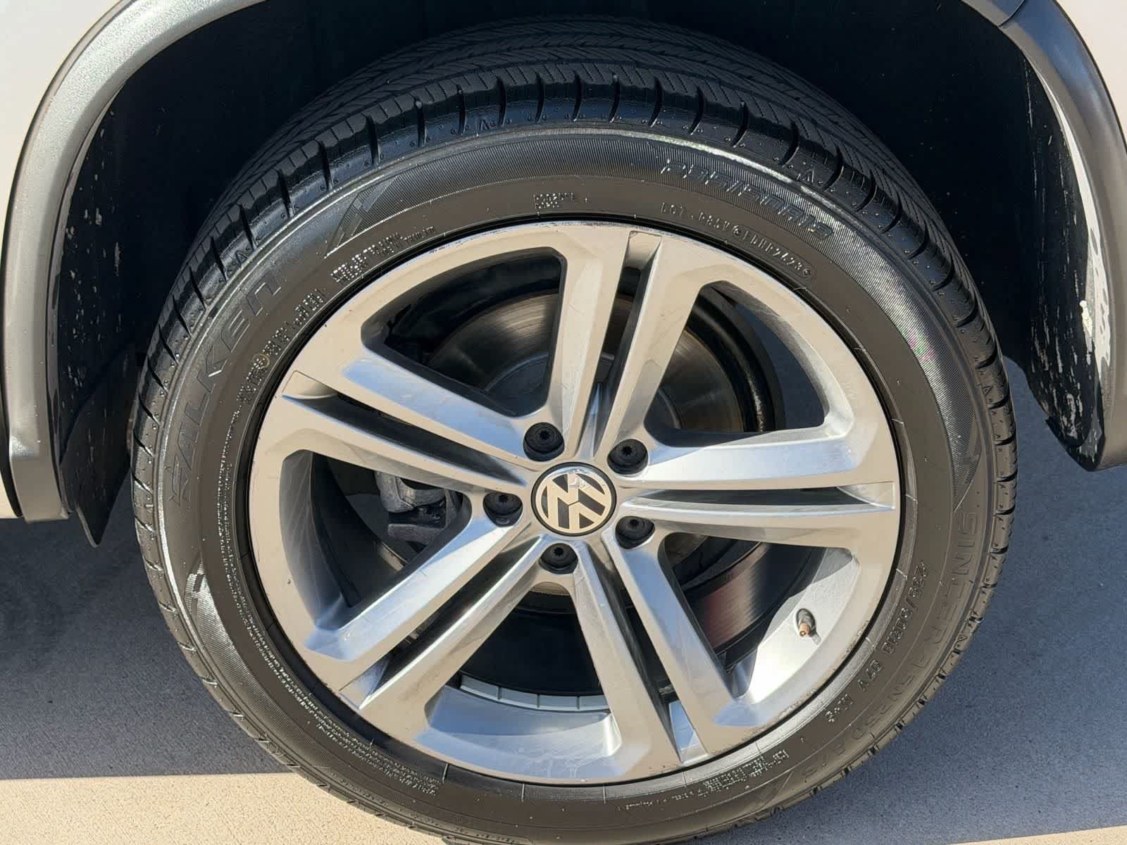 Used 2017 Volkswagen Tiguan Sport FWD image 10