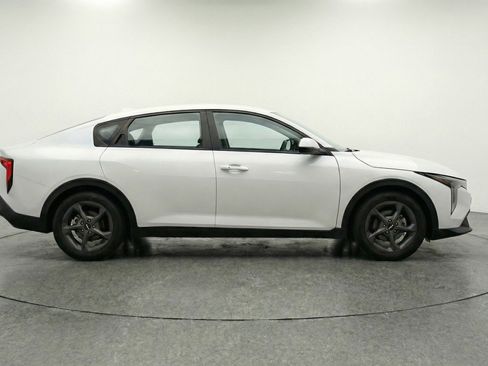 Used 2025 Kia K4 LXS FWD image 11