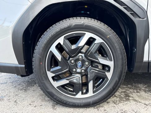 Used 2025 Subaru Forester Limited AWD/4WD image 12