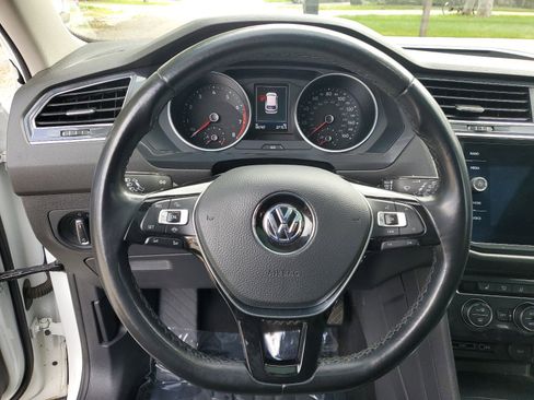 Used 2019 Volkswagen Tiguan SE w/ Panoramic Sunroof Package image 19
