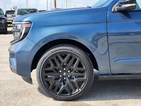 New 2027 Ford Expedition Platinum w/ Stealth Performance Package AWD/4WD image 7