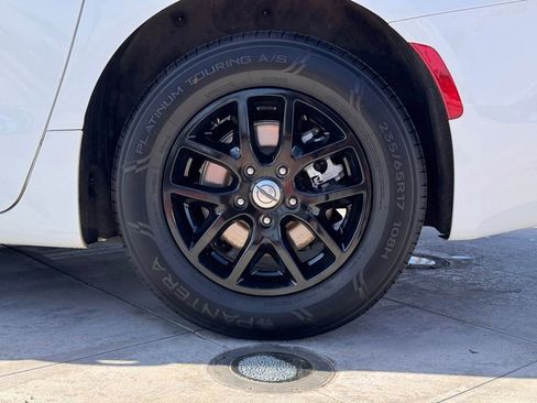 Used 2022 Chrysler Voyager LX image 10