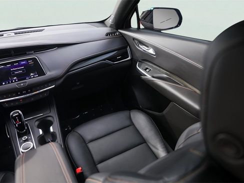 Used 2023 Cadillac XT4 Sport image 30