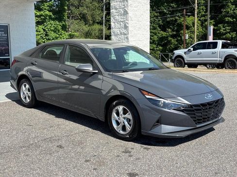 Used 2023 Hyundai Elantra SE w/ Preferred Accessory Package FWD image 21