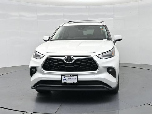 Used 2023 Toyota Highlander XLE AWD/4WD image 25
