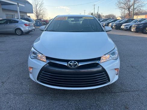 Used 2015 Toyota Camry LE image 5
