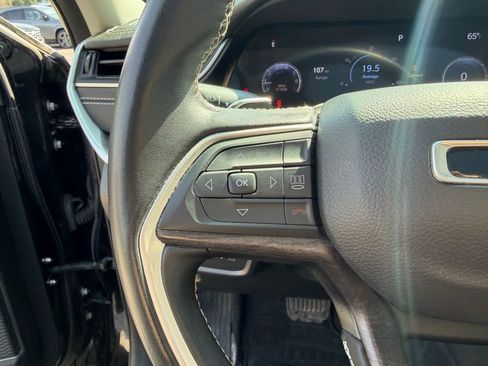 Used 2022 Jeep Grand Cherokee Limited image 24