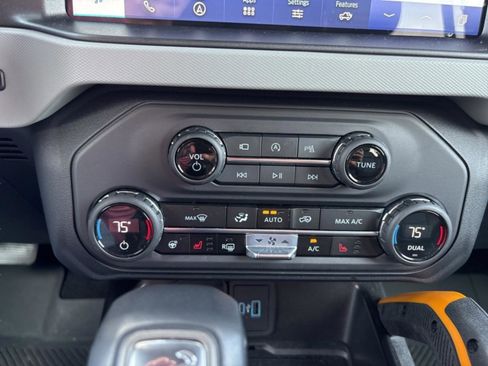 Used 2023 Ford Bronco Badlands image 18