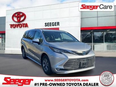 Used 2022 Toyota Sienna XLE