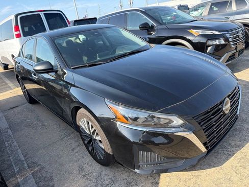 Used 2025 Nissan Altima 2.5 SV FWD image 6