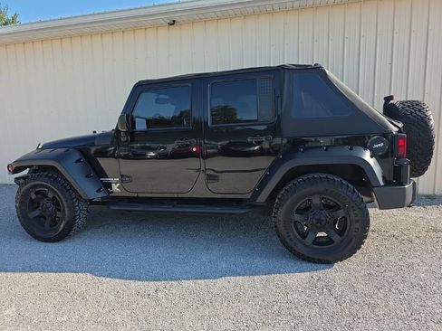 Used 2015 Jeep Wrangler Unlimited Sahara w/ Dual Top Group AWD/4WD image 8