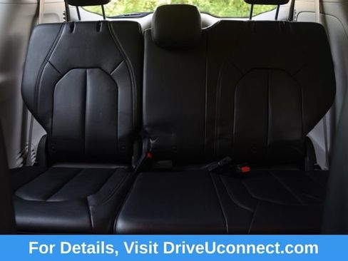 Used 2017 Chrysler Pacifica Touring-L FWD image 18