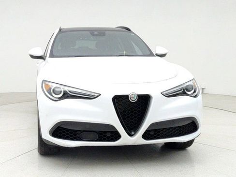 Used 2022 Alfa Romeo Stelvio Sprint image 2