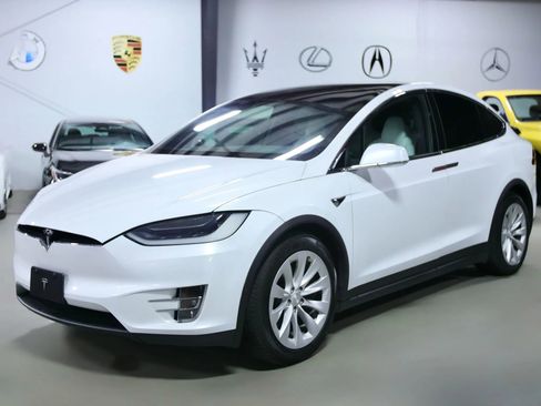 Used 2019 Tesla Model X 100D image 8