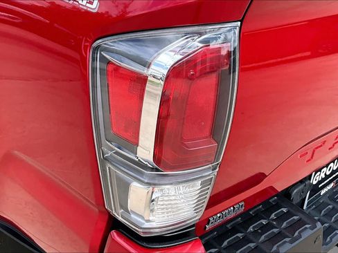 Used 2022 Toyota Tacoma TRD Off-Road w/ Technology Package AWD/4WD image 28