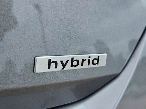New 2025 Hyundai Elantra Limited FWD image 8