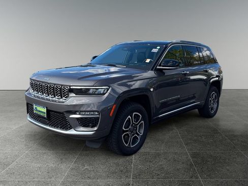 Used 2022 Jeep Grand Cherokee Summit w/ Advanced Protech Group IV AWD/4WD image 3