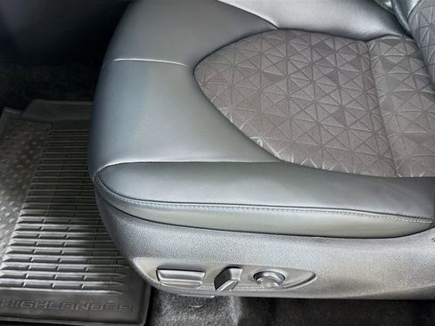 Certified 2025 Toyota Highlander XLE AWD/4WD image 21