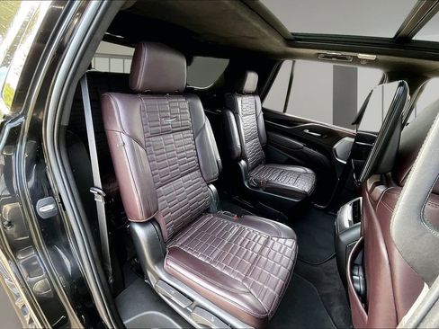 Used 2022 Cadillac Escalade Sport Platinum w/ LPO, ONYX Package AWD/4WD image 29