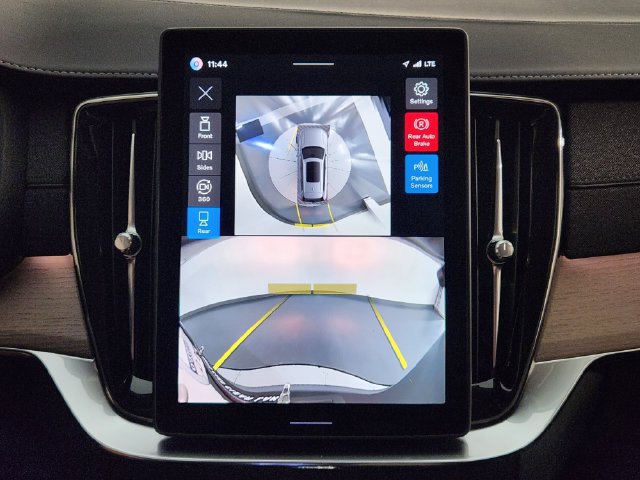 New 2026 Volvo XC90 T8 Plus w/ Protection Package Premier AWD/4WD image 18