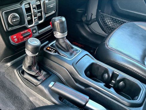 Used 2020 Jeep Wrangler Unlimited Rubicon w/ Dual Top Group AWD/4WD image 18