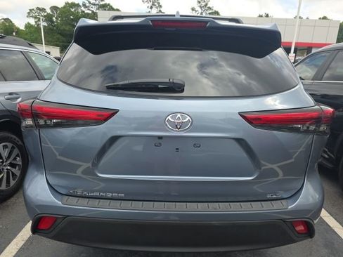 Used 2023 Toyota Highlander XLE FWD image 5