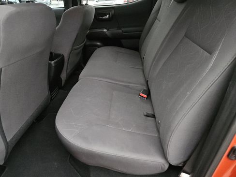 Used 2018 Toyota Tacoma TRD Sport w/ Technology Package RWD image 28