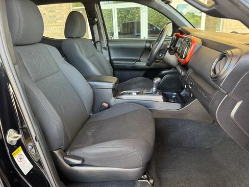 Used 2016 Toyota Tacoma TRD Sport w/ Towing Package AWD/4WD image 24