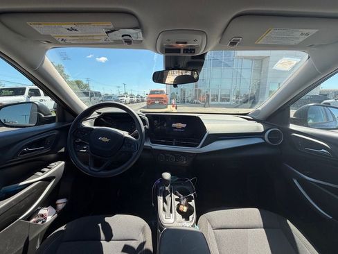 Used 2025 Chevrolet Trax LS FWD image 13
