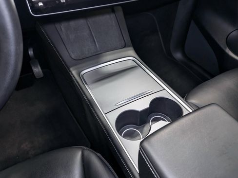 Used 2021 Tesla Model Y Long Range image 18