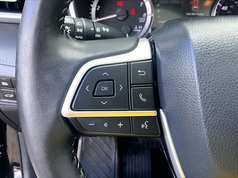 Used 2023 Toyota Highlander XLE AWD/4WD image 23