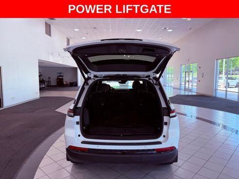 Used 2024 Jeep Grand Cherokee Limited w/ Black Appearance Package AWD/4WD image 7