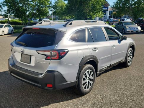 Used 2025 Subaru Outback Premium AWD/4WD image 6