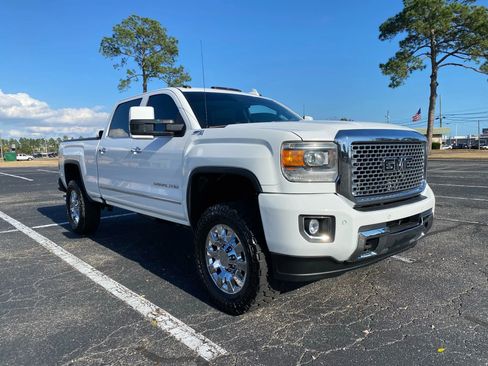 Used 2016 GMC Sierra 2500 Denali w/ Duramax Plus Package image 4