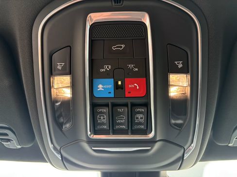 Used 2023 Jeep Wagoneer 4WD w/ Premium Group I image 7