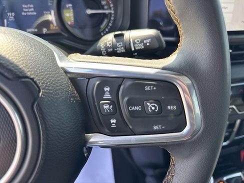 Used 2024 Jeep Wrangler Unlimited Sahara image 24