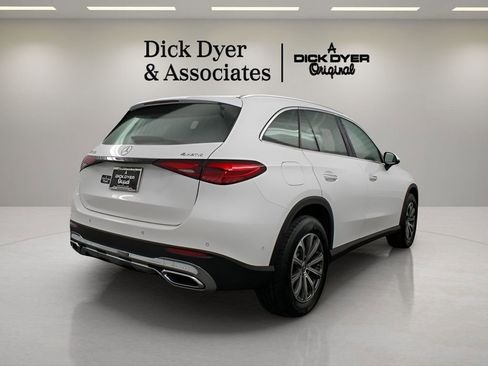 Used 2024 Mercedes-Benz GLC 300 4MATIC image 4