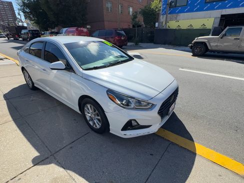 Used 2018 Hyundai Sonata SE image 2