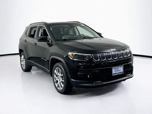 Used 2022 Jeep Compass Latitude w/ Sun and Sound Group image 3