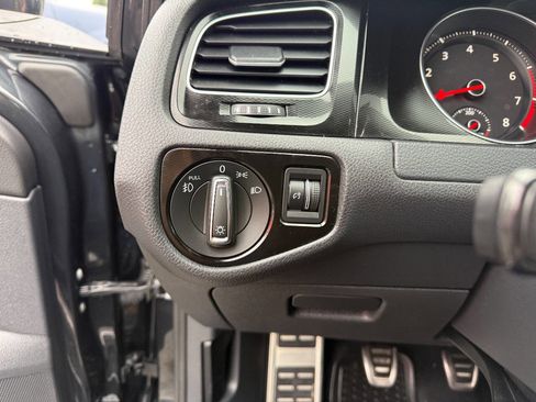 Used 2015 Volkswagen Golf 4-Door image 28