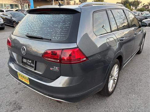 Used 2017 Volkswagen Golf Alltrack S image 3