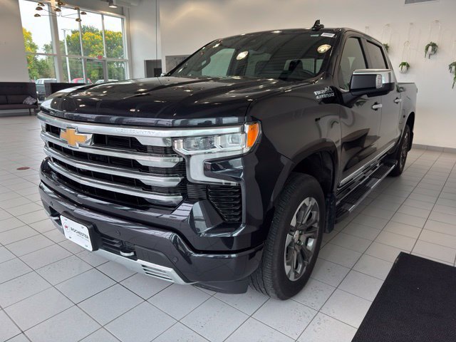 Used 2024 Chevrolet Silverado 1500 High Country w/ Technology Package AWD/4WD image 34